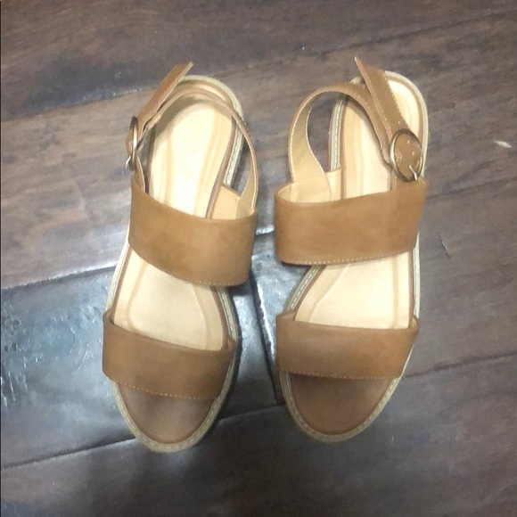 Tan platform sandals - Picture 4 of 4